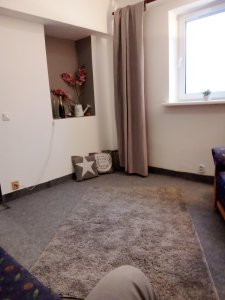 Dívka na hodinu